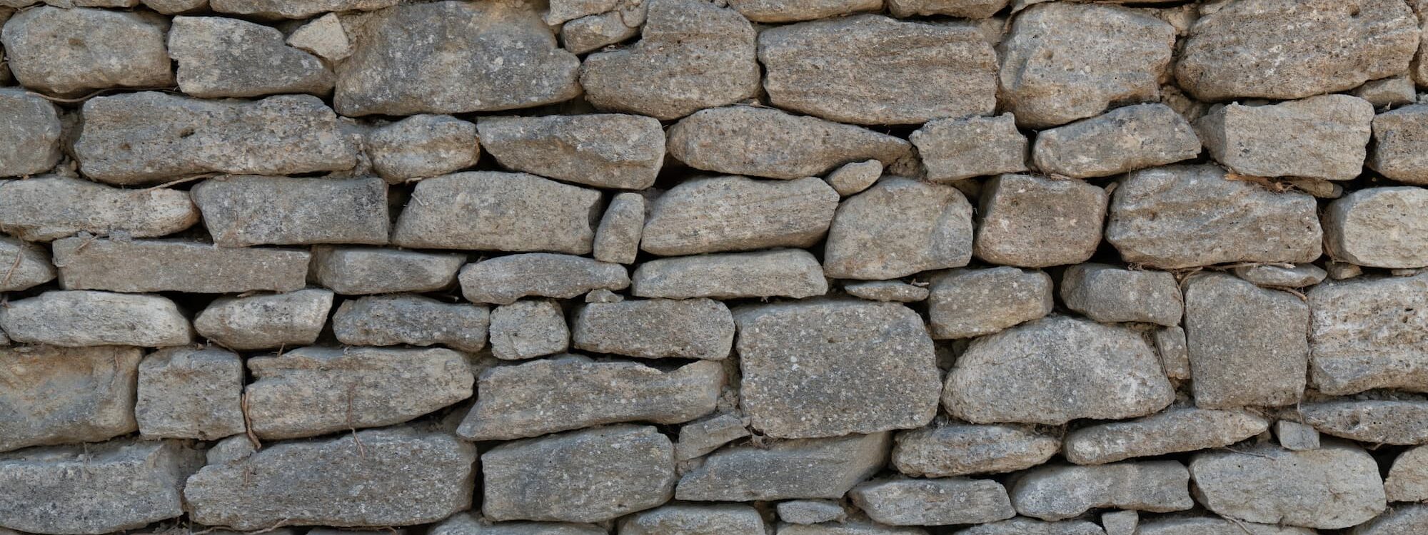 MUR EN PIERRE NATURELLE 2000X750 | 3JTP Quels sont les avantages d’un mur en pierres naturelles pour l’aménagement extérieur ? Saint-Dié-des-Vosges